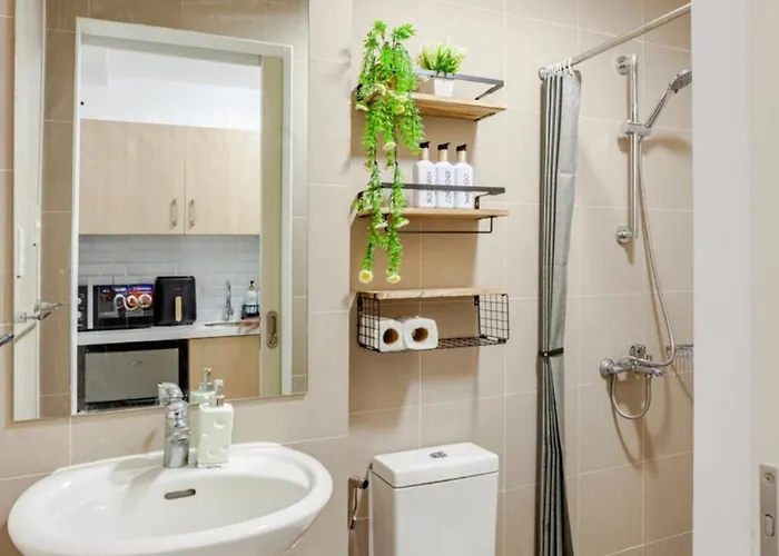 L By Sella Bed & Breakfast Manila